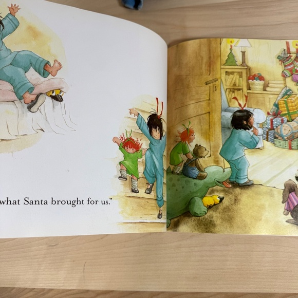 Set of 4 Christmas-Themed Children's Books in EUC - Picture 14 of 14